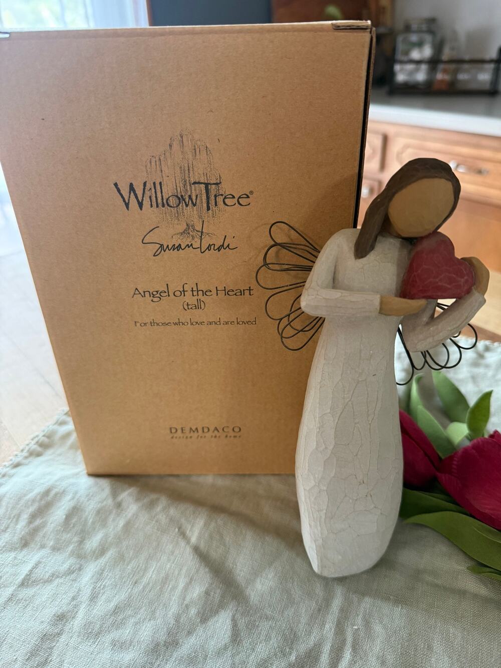 Willow Tree Susan Lordi Angel of the Heart Tall with Box
